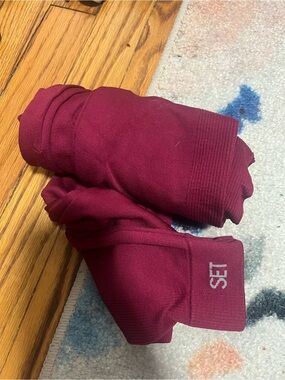SET Active Burgundy Leggings